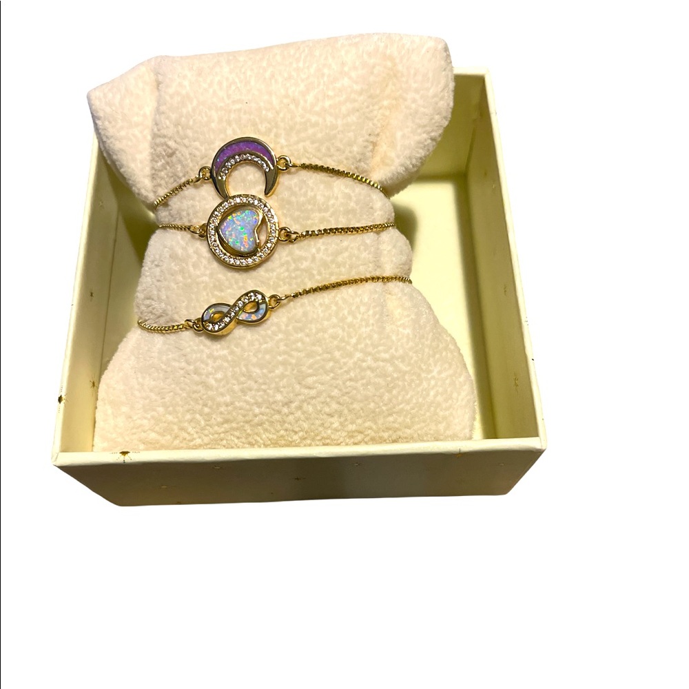 Arm Eye Candy … love Jewelry ? These bracelets are prefect